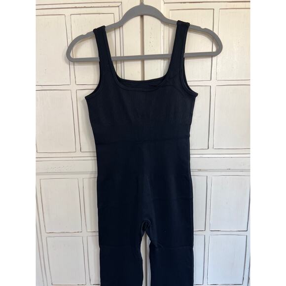 NWOT OQQ size medium black womens sleeveless ribbed yoga jumpsuit - Picture 4 of 5